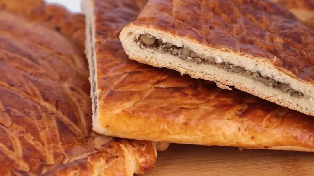 Van İçli Çörek – Van Otlu Peynir ile Geleneksel Lezzet Uyumunu Keşfedin